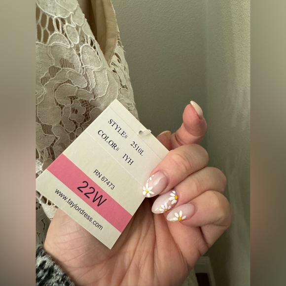 Plus Dress 🤍 - Picture 10 of 11